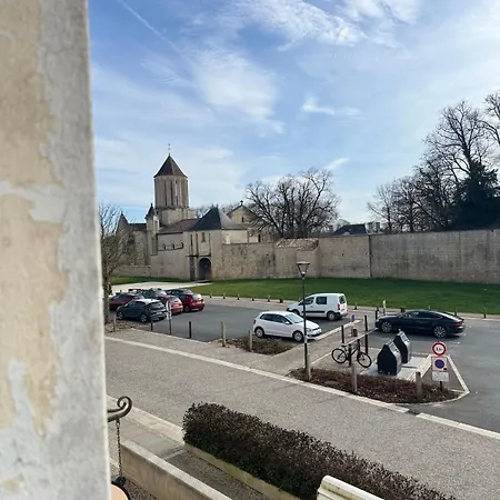 El Castillo Face Au Chateau Et Climatise Apartman