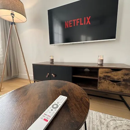 El Castillo Face Au Chateau Et Climatise * Surgères